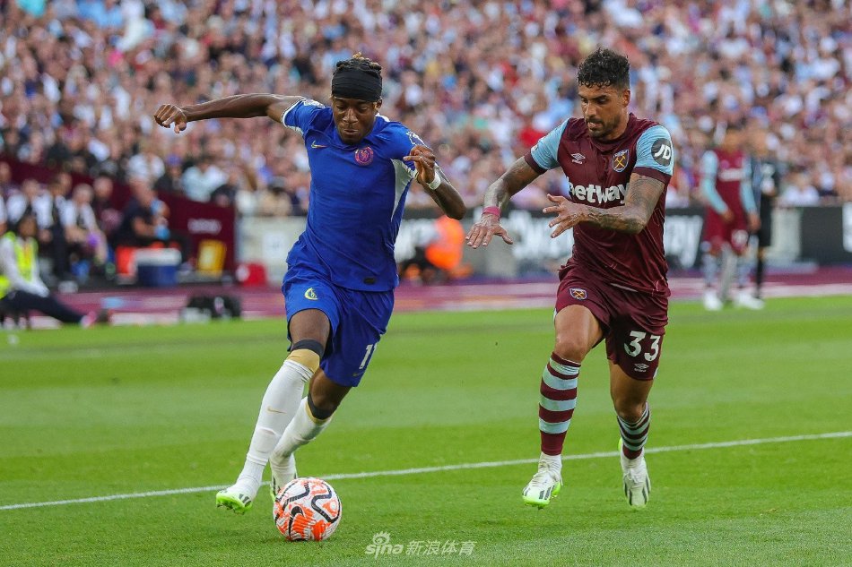 他对准球台 他对准球台